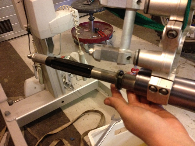 Inserting damper rod